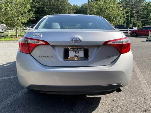Classic Silver Metallic 2015 Toyota Corolla LE