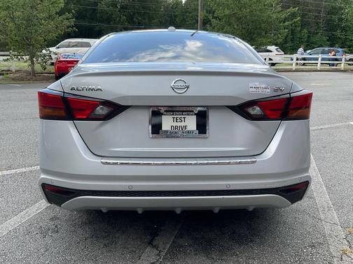 Brilliant Silver Metallic 2022 Nissan Altima 2.5 SV