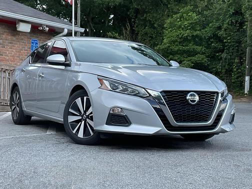 Brilliant Silver Metallic 2022 Nissan Altima 2.5 SV
