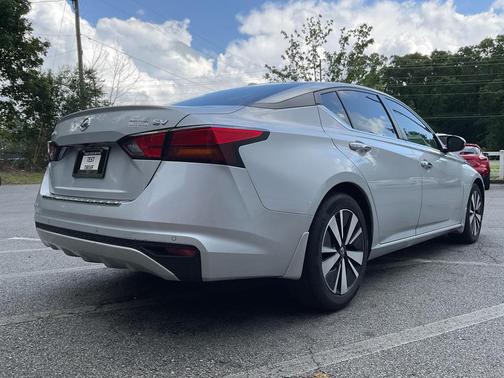 Brilliant Silver Metallic 2022 Nissan Altima 2.5 SV