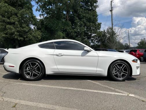 Oxford White 2022 Ford Mustang EcoBoost