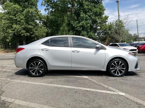 Classic Silver Metallic 2018 Toyota Corolla SE