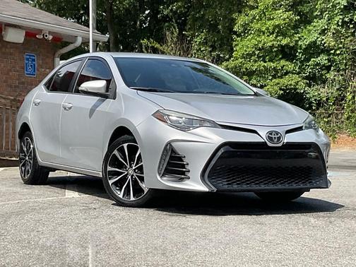 Classic Silver Metallic 2018 Toyota Corolla SE