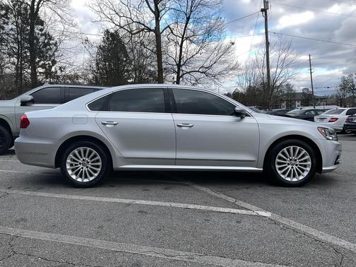 2016 Volkswagen Passat 1.8T SE