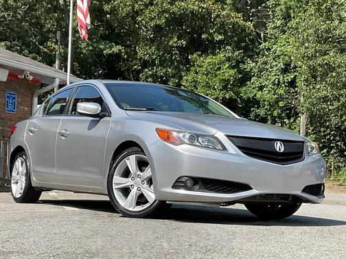 Silver Moon 2013 Acura ILX 2.0L Technology