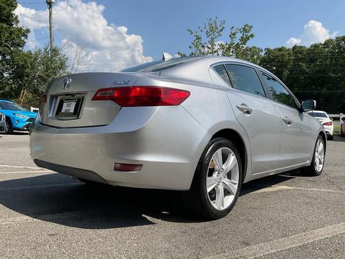 Silver Moon 2013 Acura ILX 2.0L Technology