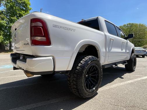 Bright White Clearcoat 2020 RAM 1500 Laramie