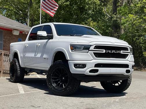 Bright White Clearcoat 2020 RAM 1500 Laramie