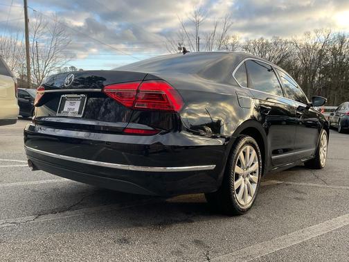 2016 Volkswagen Passat 1.8T SE w/Technology
