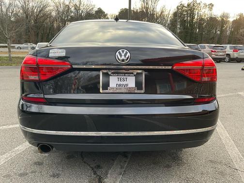 2016 Volkswagen Passat 1.8T SE w/Technology