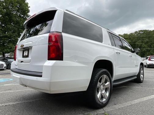 WHITE 2017 Chevrolet Suburban LT
