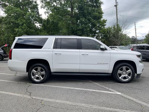 WHITE 2017 Chevrolet Suburban LT
