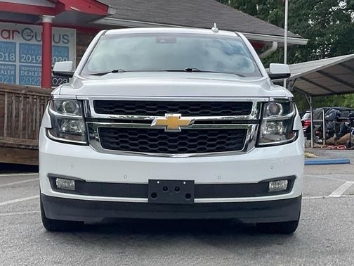 WHITE 2017 Chevrolet Suburban LT