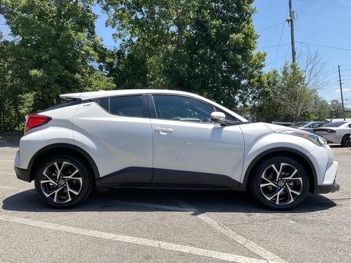 Blizzard Pearl 2019 Toyota C-HR XLE