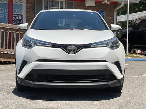Blizzard Pearl 2019 Toyota C-HR XLE