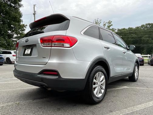 Sparkling Silver 2016 Kia Sorento LX