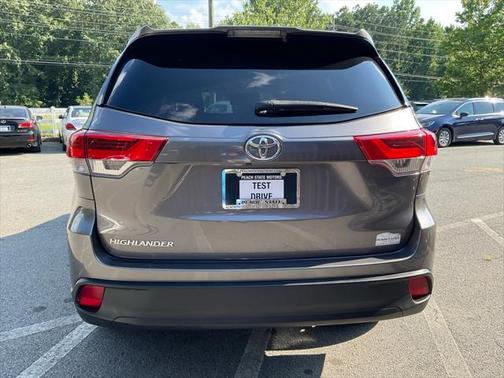 2019 Toyota Highlander LE I4