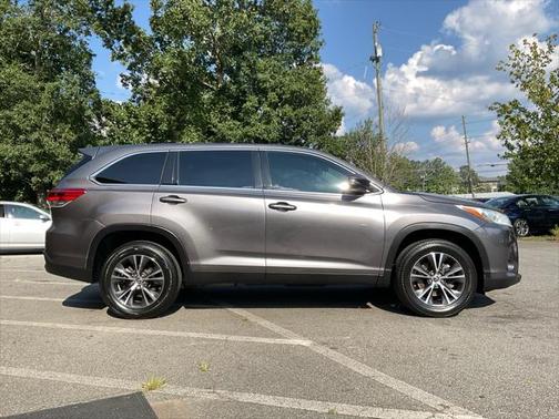 2019 Toyota Highlander LE I4