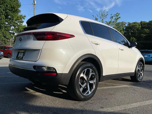 Snow White Pearl 2021 Kia Sportage LX