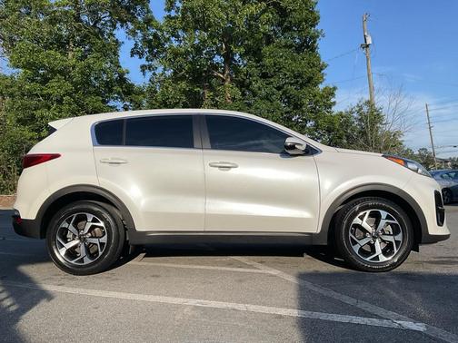 Snow White Pearl 2021 Kia Sportage LX