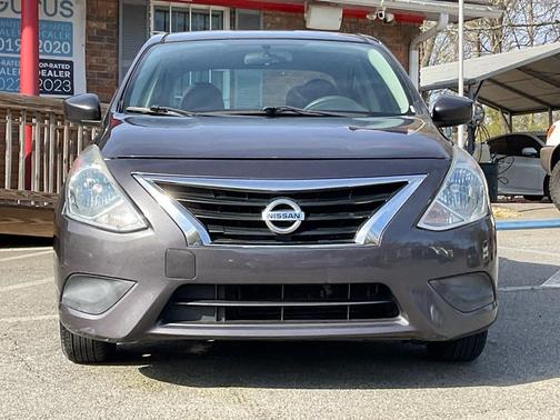 GREY 2015 Nissan Versa 1.6 SV