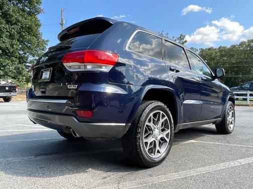 True Blue Pearlcoat 2018 Jeep Grand Cherokee Sterling Edition