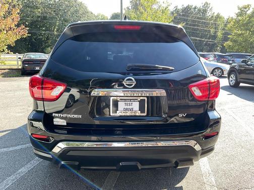2020 Nissan Pathfinder SV