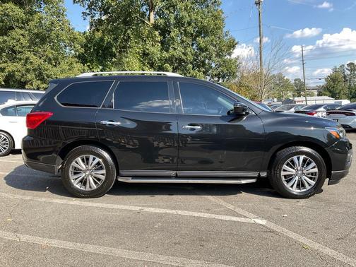 2020 Nissan Pathfinder SV