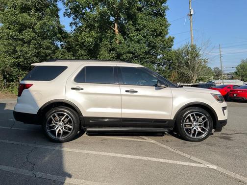 White Platinum Metallic Tri-Coat 2019 Ford Explorer Sport