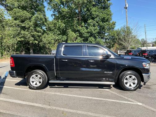 Diamond Black Crystal Pearlcoat 2020 RAM 1500 Laramie