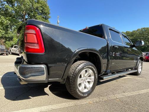 Diamond Black Crystal Pearlcoat 2020 RAM 1500 Laramie