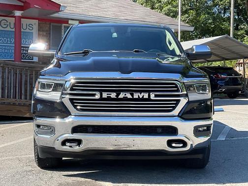 Diamond Black Crystal Pearlcoat 2020 RAM 1500 Laramie