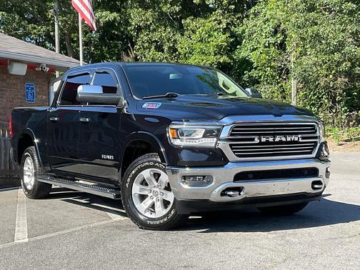 Diamond Black Crystal Pearlcoat 2020 RAM 1500 Laramie