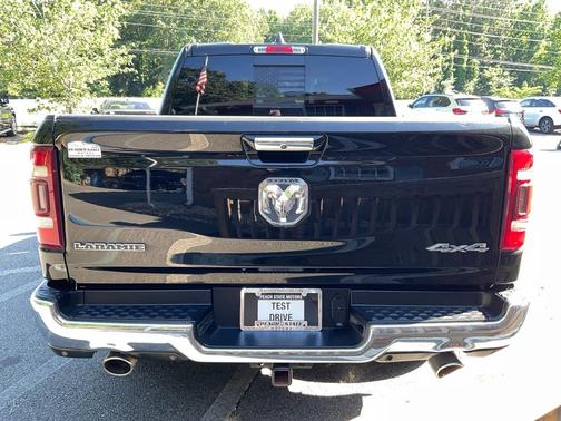 Diamond Black Crystal Pearlcoat 2020 RAM 1500 Laramie