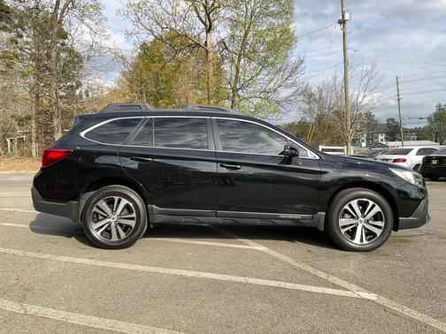 Crystal Black Silica 2018 Subaru Outback 3.6R Limited