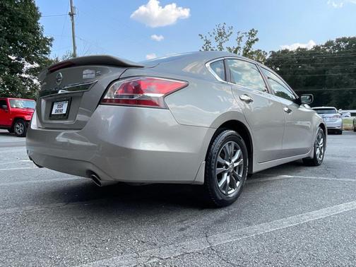 GOLD 2015 Nissan Altima 2.5 S