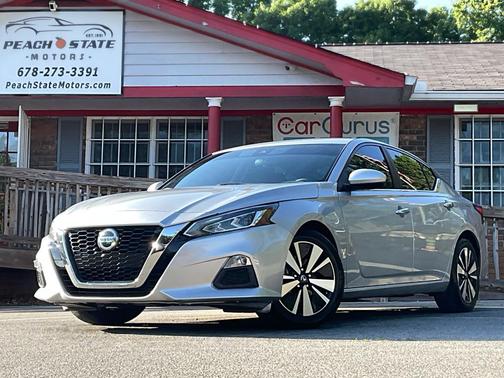 Brilliant Silver Metallic 2022 Nissan Altima 2.5 SV