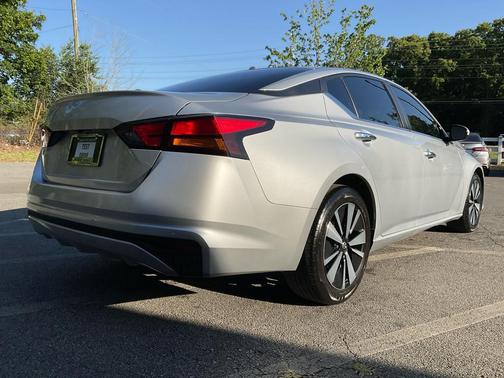 Brilliant Silver Metallic 2022 Nissan Altima 2.5 SV
