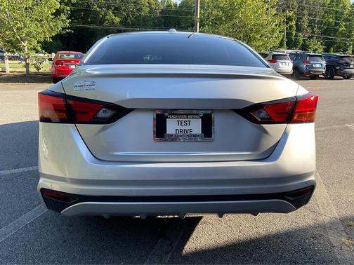 Brilliant Silver Metallic 2022 Nissan Altima 2.5 SV