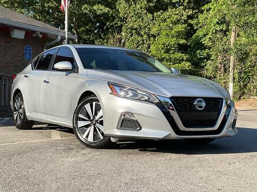 Brilliant Silver Metallic 2022 Nissan Altima 2.5 SV
