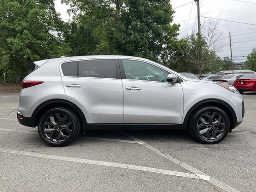 Sparkling Silver 2022 Kia Sportage LX