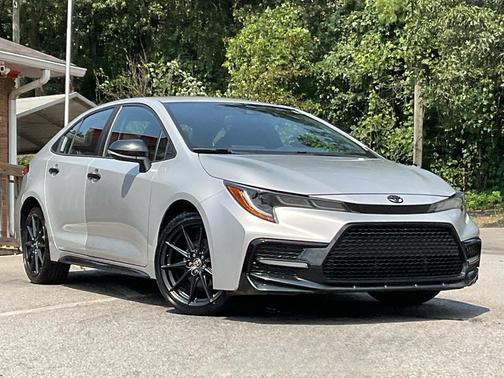 Classic Silver Metallic 2022 Toyota Corolla SE