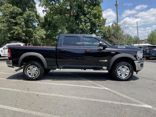 Diamond Black Crystal Pearlcoat 2022 RAM 2500 Big Horn Crew Cab 4x4 6'4' Box