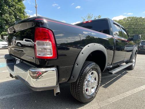 Diamond Black Crystal Pearlcoat 2022 RAM 2500 Big Horn Crew Cab 4x4 6'4' Box
