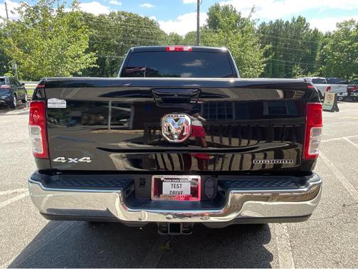 Diamond Black Crystal Pearlcoat 2022 RAM 2500 Big Horn Crew Cab 4x4 6'4' Box