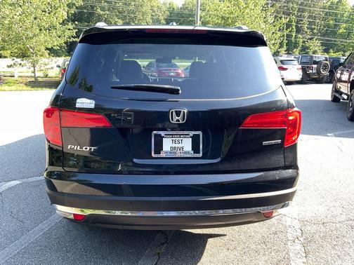 Crystal Black Pearl 2016 Honda Pilot Touring