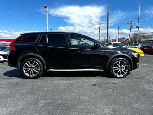 2017 Volvo V60 Cross Country T5