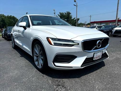 2020 Volvo S60 T6 Momentum
