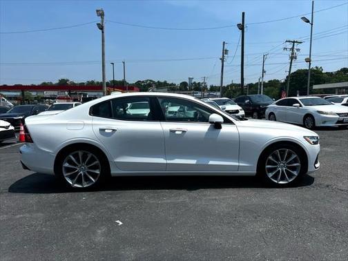 2020 Volvo S60 T6 Momentum