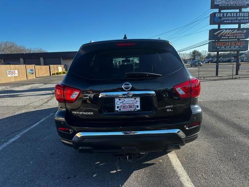 2019 Nissan Pathfinder SL